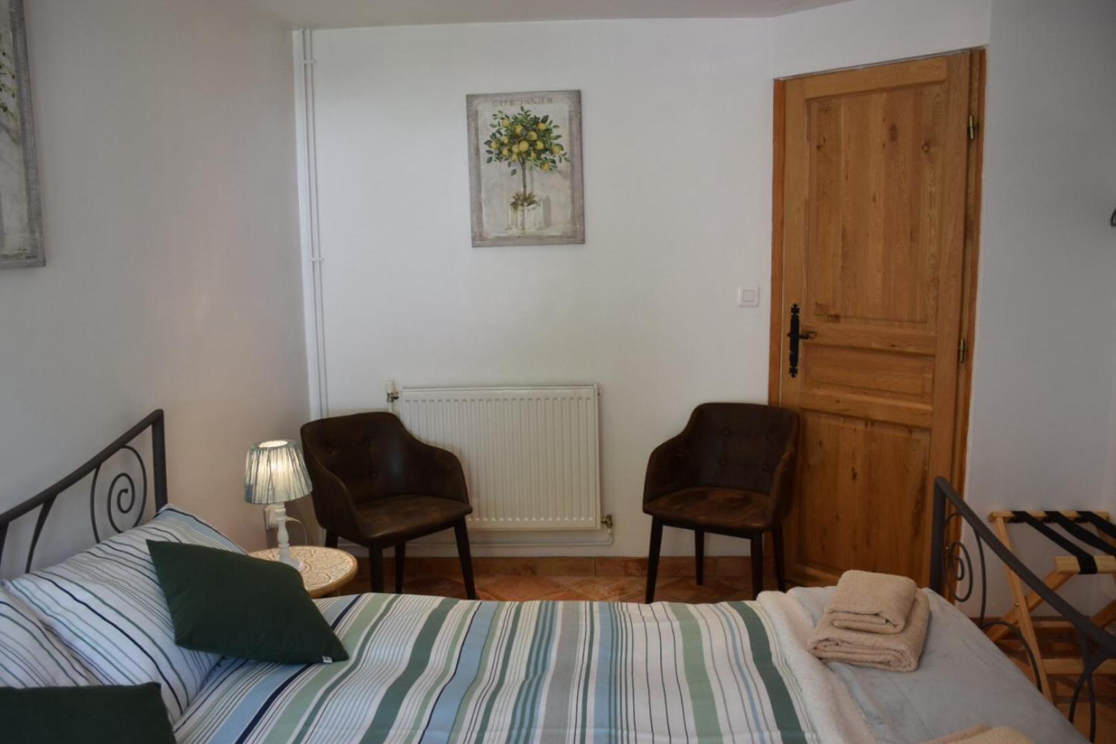Libellule Bed and Breakfast Coussac-Bonneval Exteriör bild