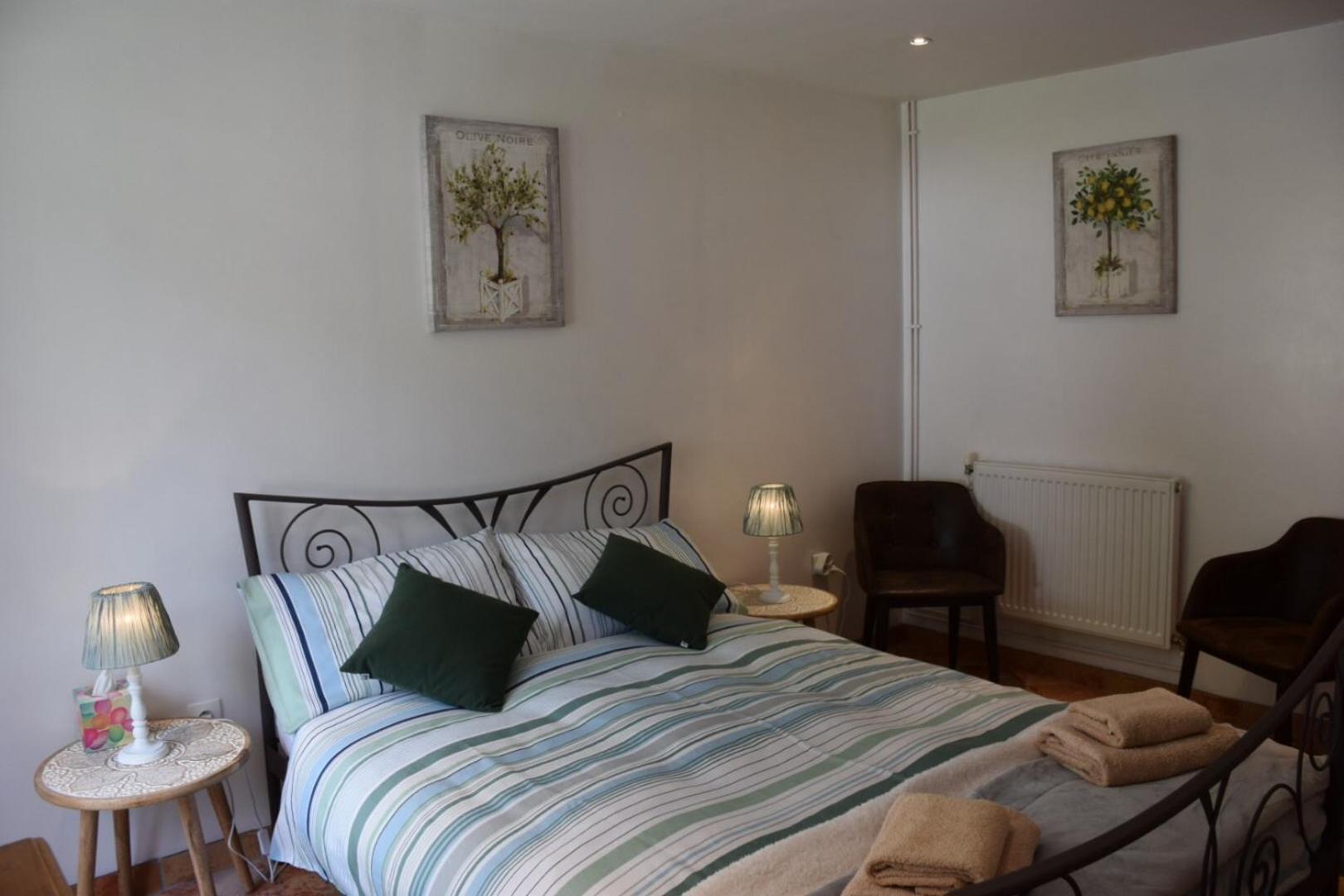 Libellule Bed and Breakfast Coussac-Bonneval Exteriör bild